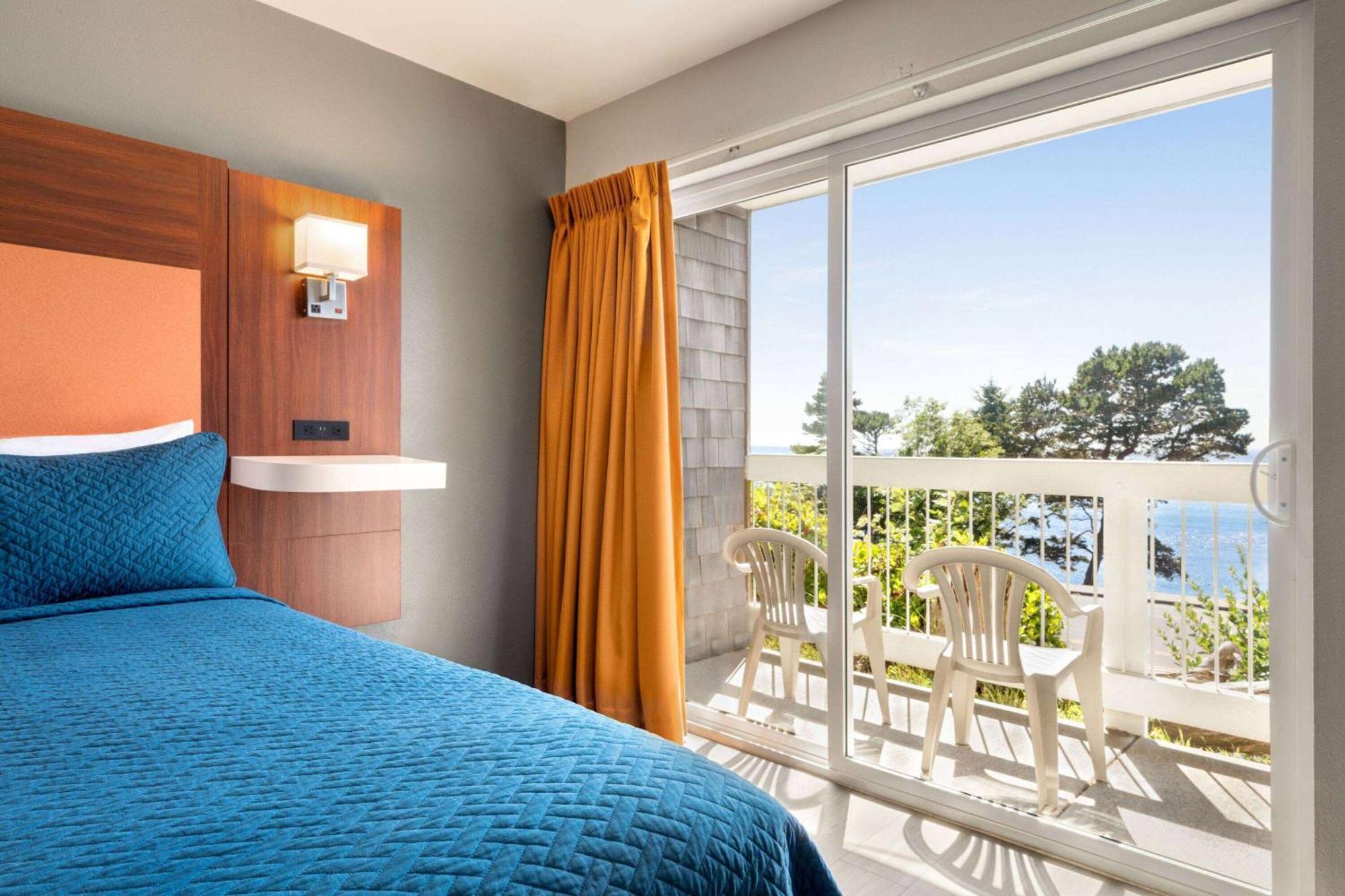 Travelodge By Wyndham Депо Бей Екстериор снимка